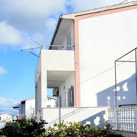 Desa Τρογκίρ